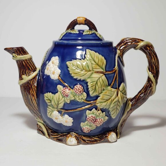 Majolica Teapot Berries Flowers - Picture 10 of 10